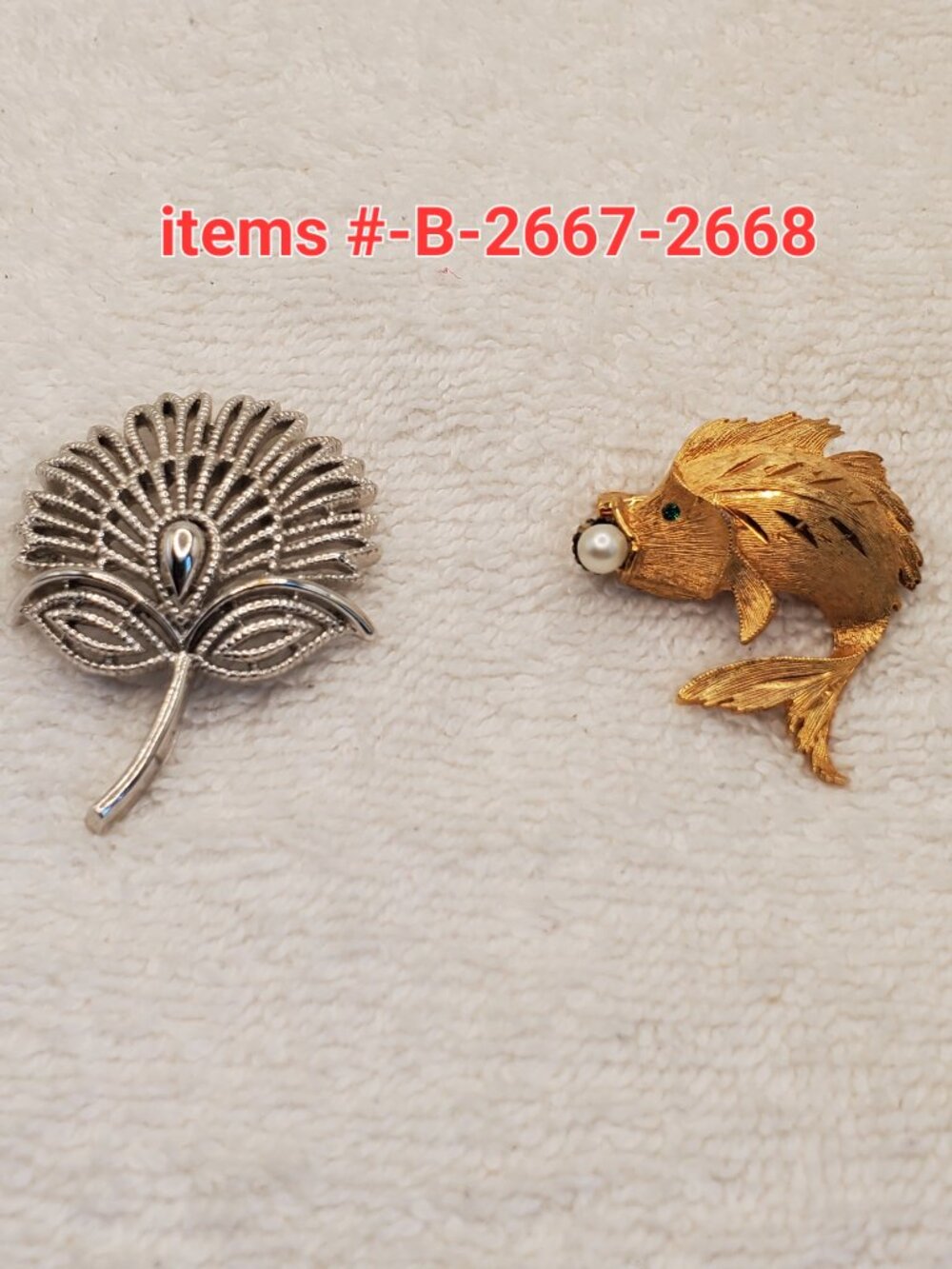 2 Vintage Brooches, items # B-2667-2668,. wt. 23 grams.